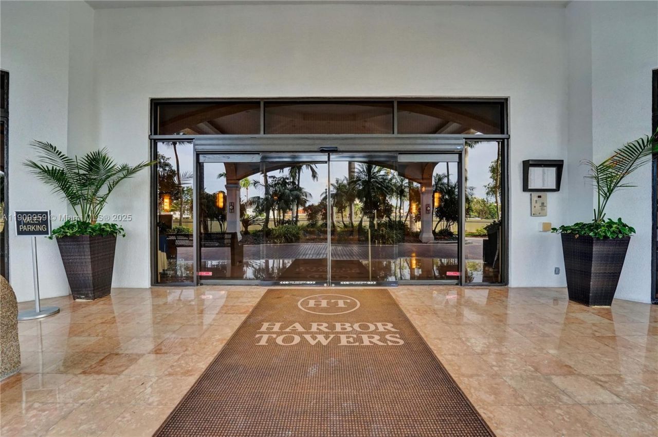 3600 Yacht Club Dr, Unit 904, Aventura, FL 33180 Photo