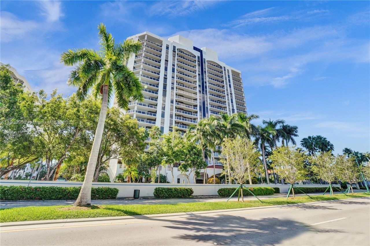 3600 Yacht Club Dr, Unit 904, Aventura, FL 33180 Photo