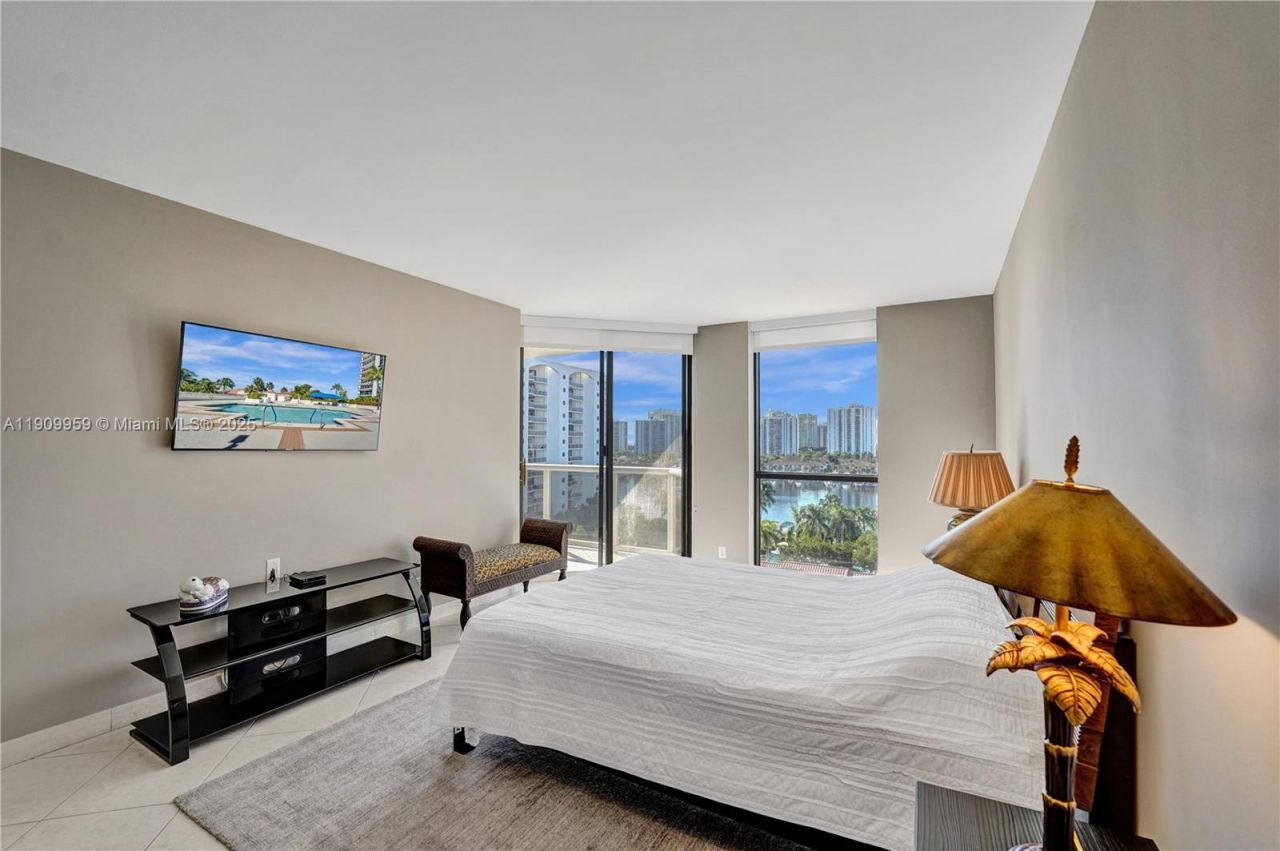 3600 Yacht Club Dr, Unit 904, Aventura, FL 33180 Photo