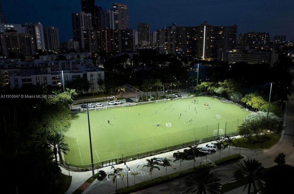 201 178th Dr, Unit 426, Sunny Isles Beach, FL 33160 Photo