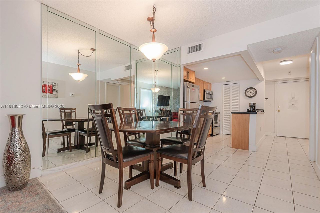 201 178th Dr, Unit 426, Sunny Isles Beach, FL 33160 Photo