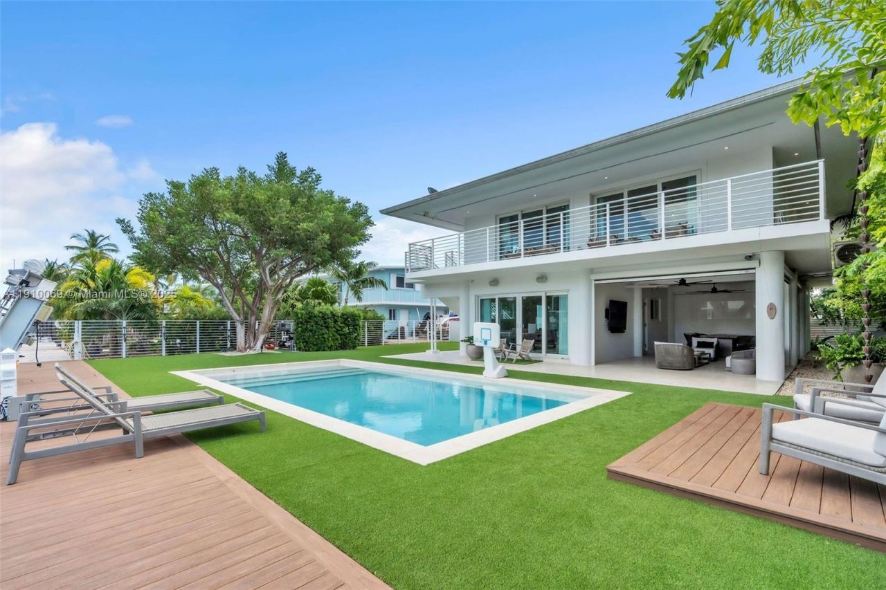 165 Ocean Dr, Tavernier, FL 33070 Photo