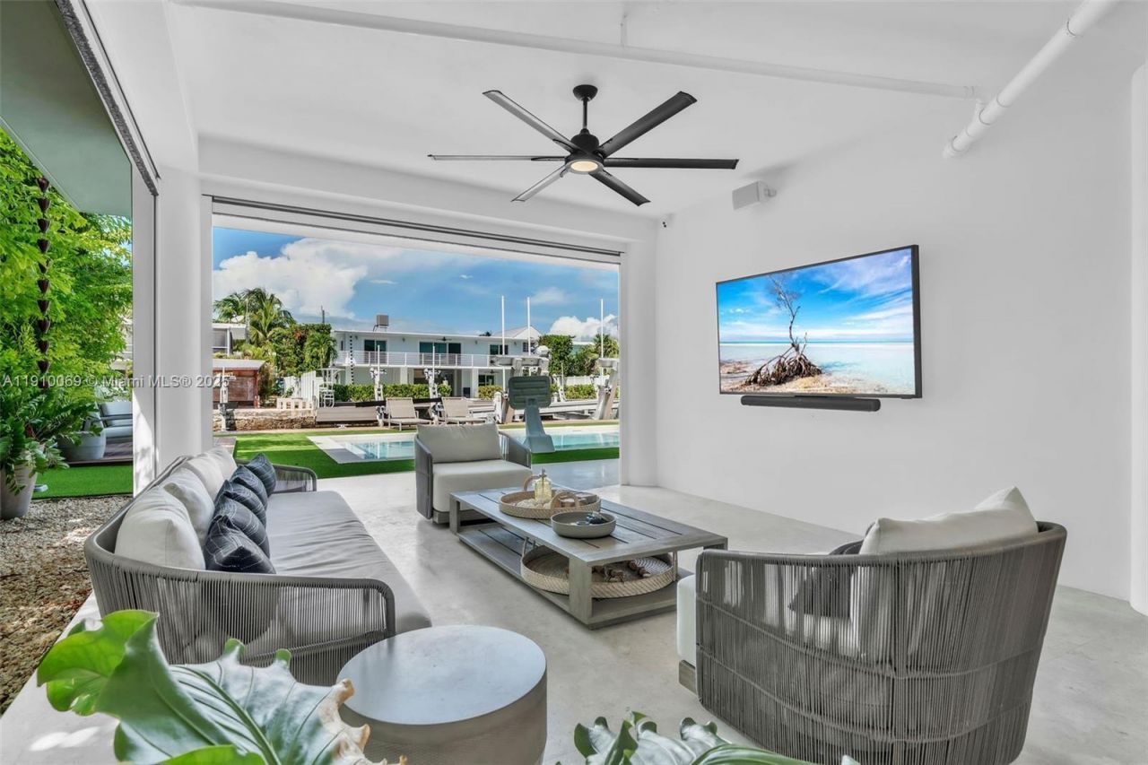 165 Ocean Dr, Tavernier, FL 33070 Photo