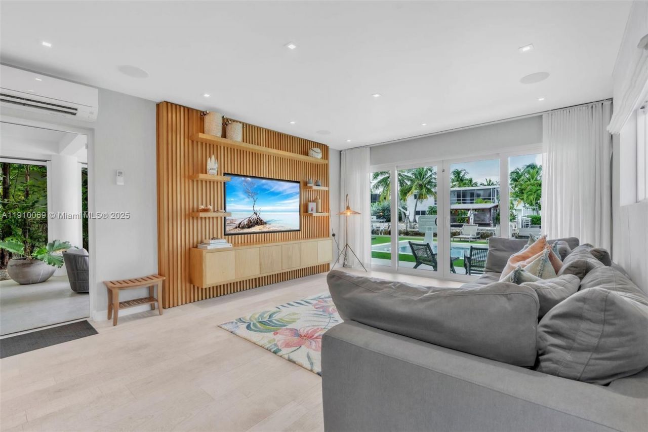 165 Ocean Dr, Tavernier, FL 33070 Photo