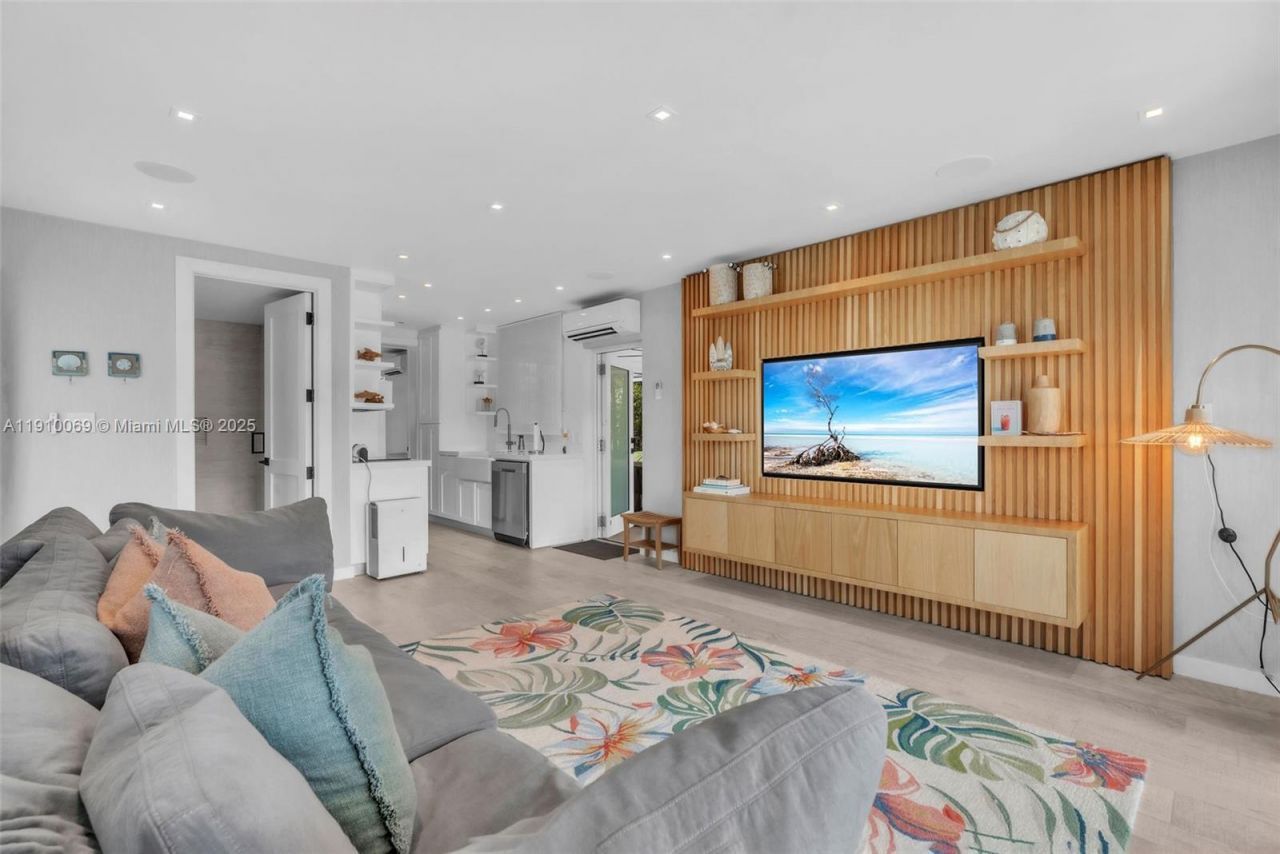 165 Ocean Dr, Tavernier, FL 33070 Photo