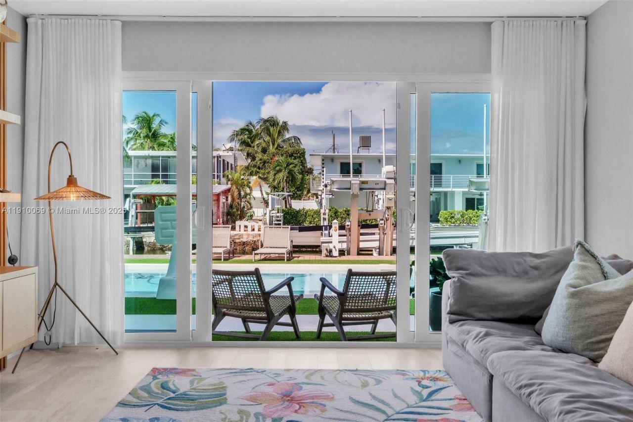 165 Ocean Dr, Tavernier, FL 33070 Photo