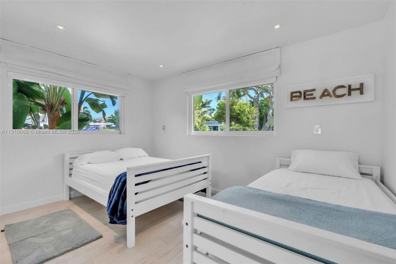 165 Ocean Dr, Tavernier, FL 33070 Photo