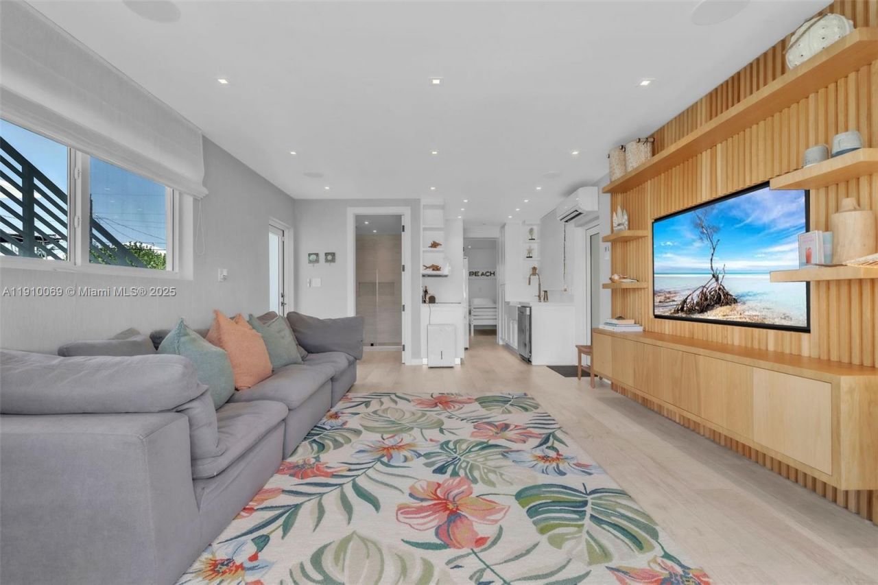 165 Ocean Dr, Tavernier, FL 33070 Photo