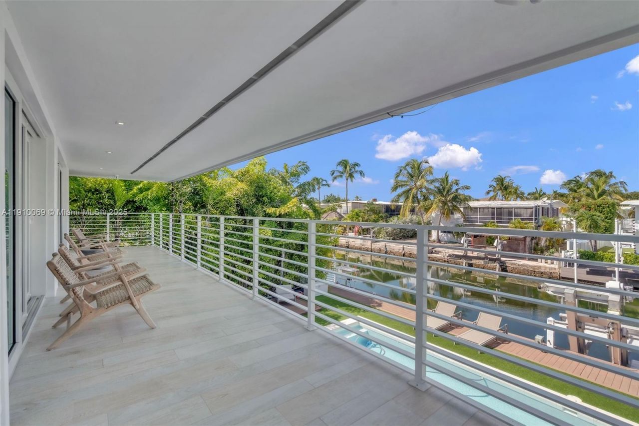 165 Ocean Dr, Tavernier, FL 33070 Photo