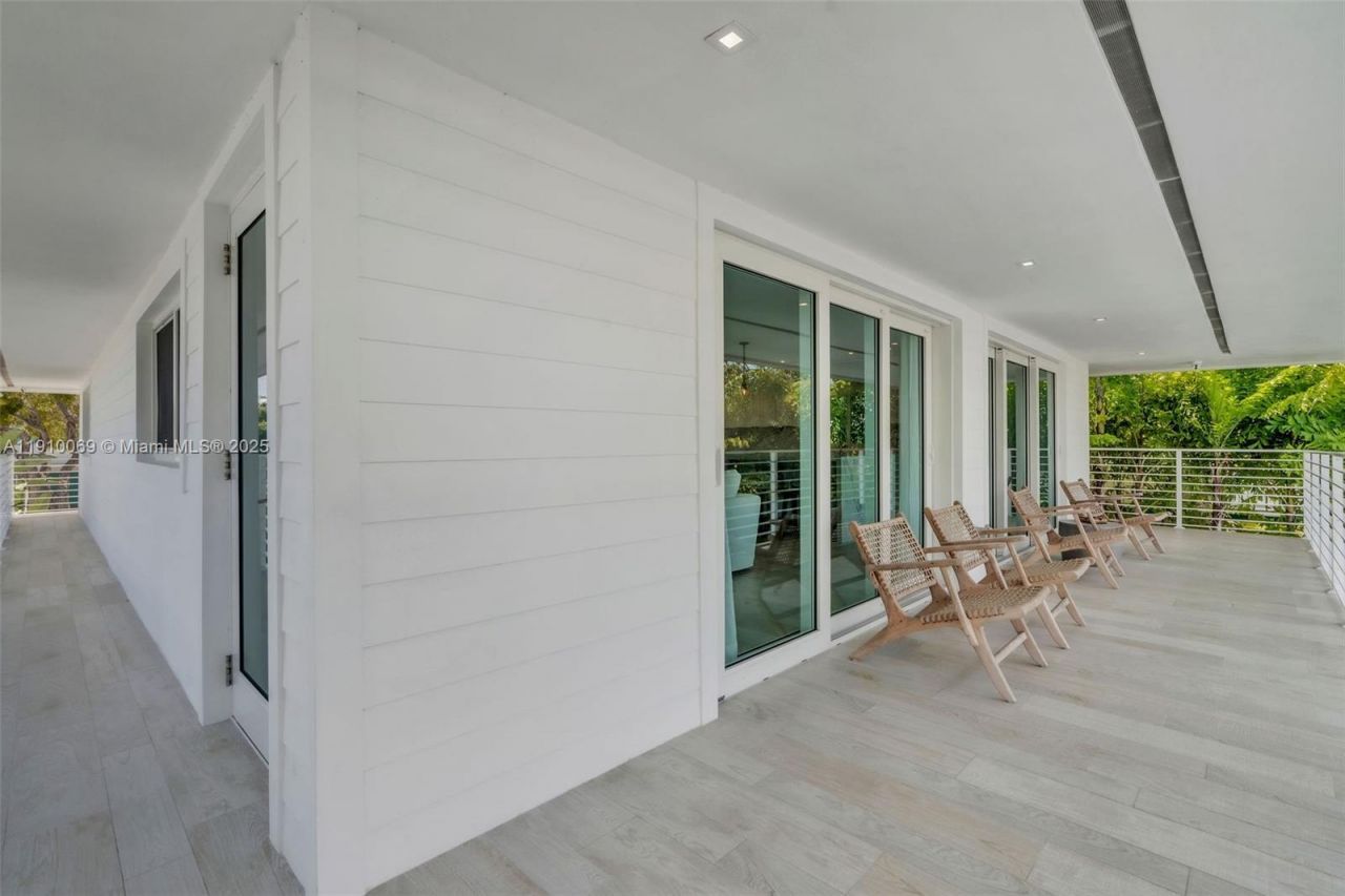 165 Ocean Dr, Tavernier, FL 33070 Photo