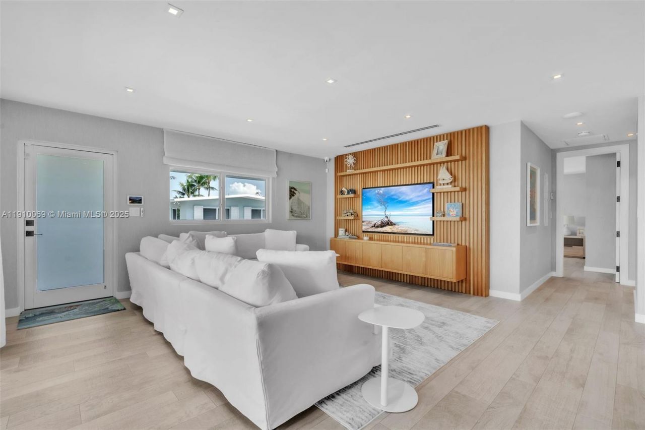 165 Ocean Dr, Tavernier, FL 33070 Photo