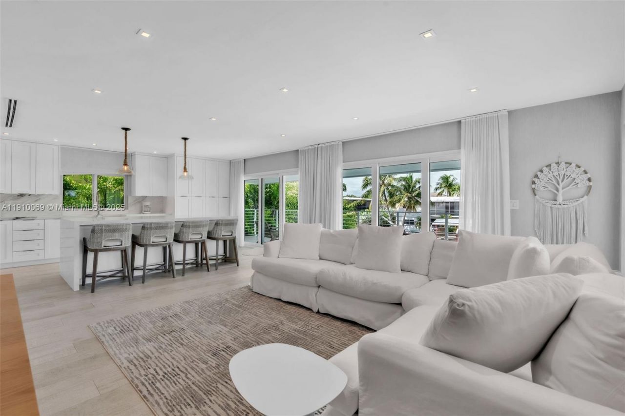 165 Ocean Dr, Tavernier, FL 33070 Photo