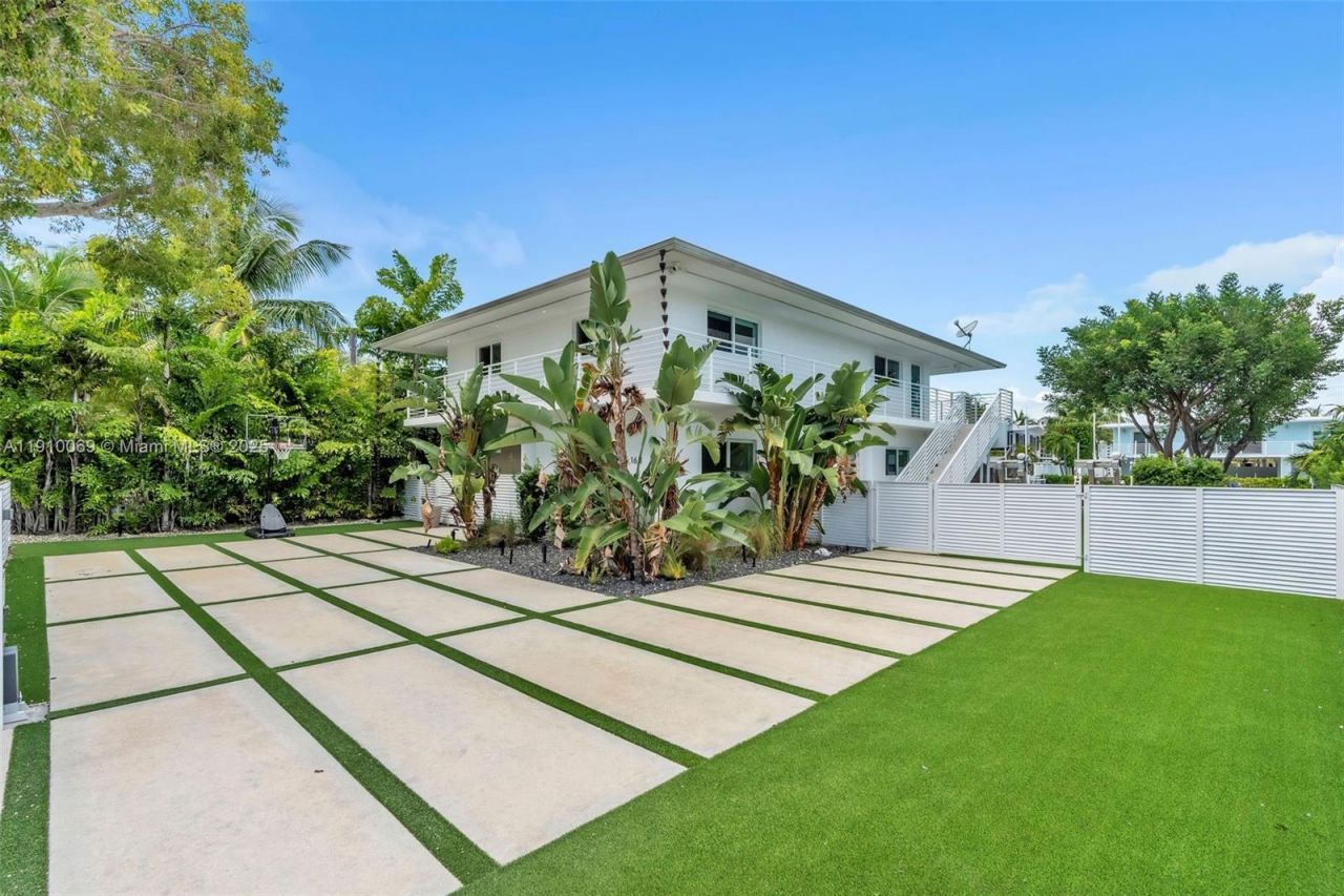 165 Ocean Dr, Tavernier, FL 33070 Photo