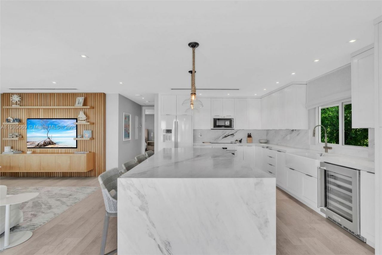 165 Ocean Dr, Tavernier, FL 33070 Photo