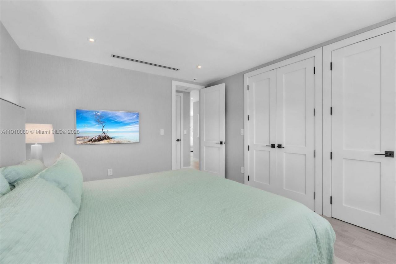 165 Ocean Dr, Tavernier, FL 33070 Photo