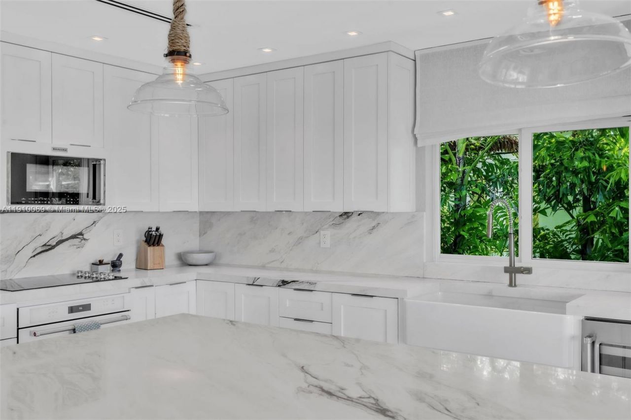 165 Ocean Dr, Tavernier, FL 33070 Photo