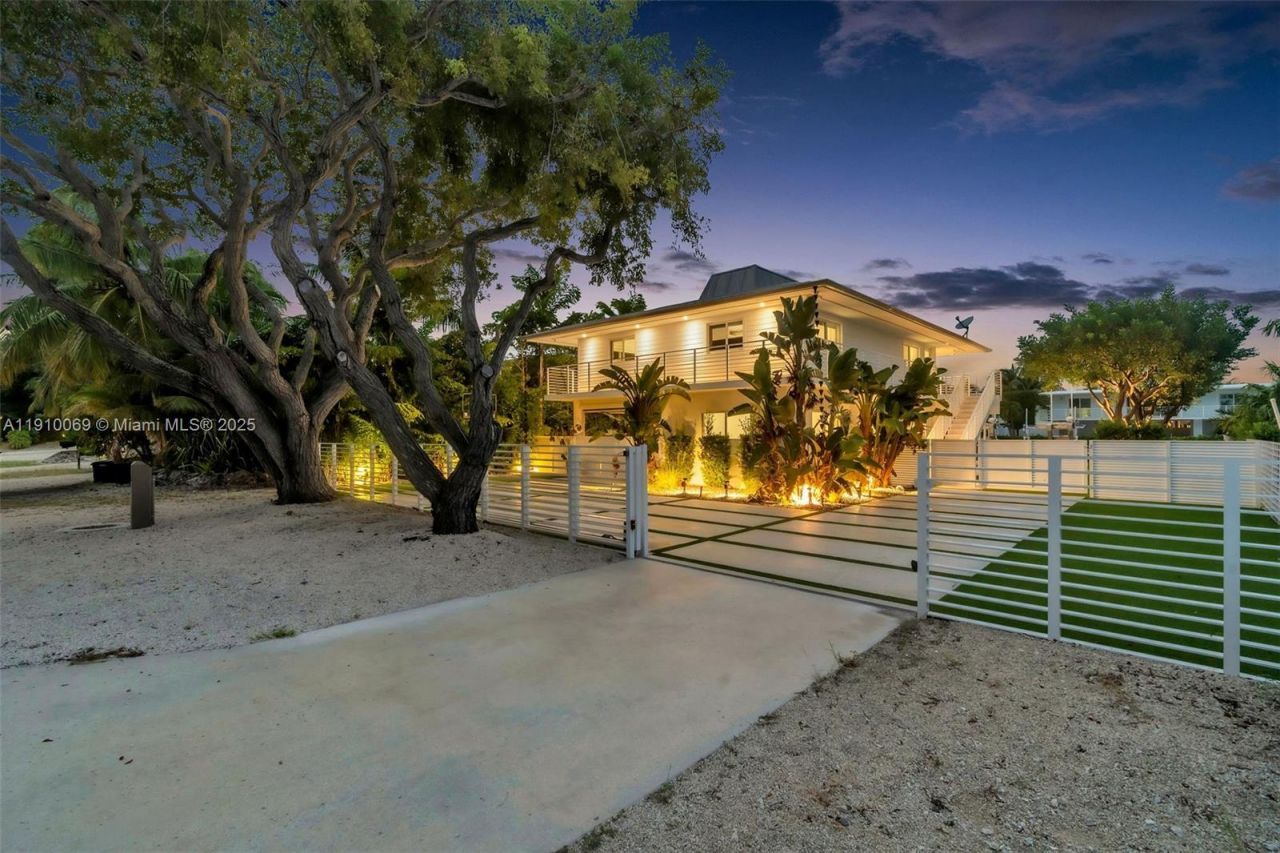 165 Ocean Dr, Tavernier, FL 33070 Photo