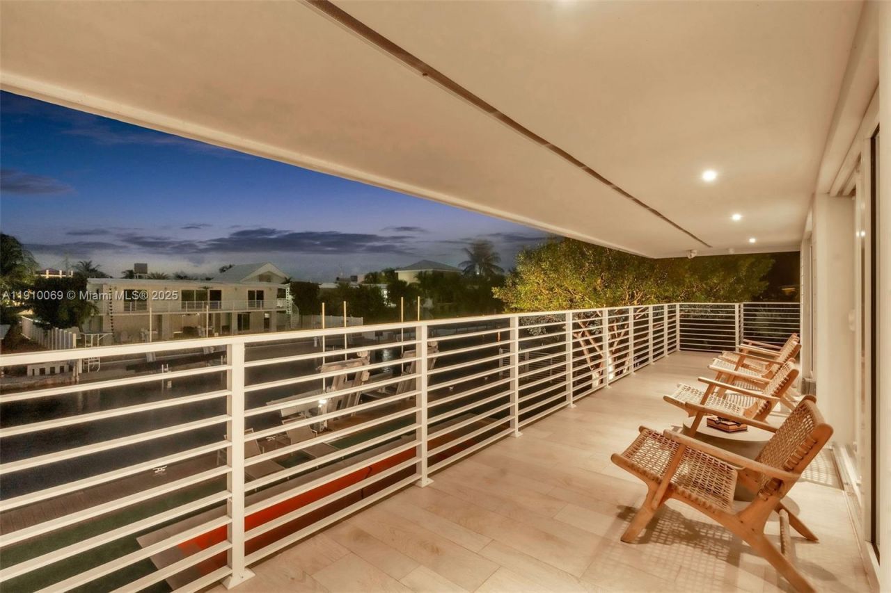 165 Ocean Dr, Tavernier, FL 33070 Photo