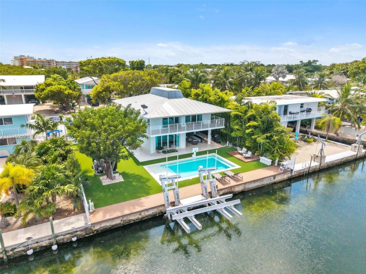 165 Ocean Dr, Tavernier, FL 33070 Photo