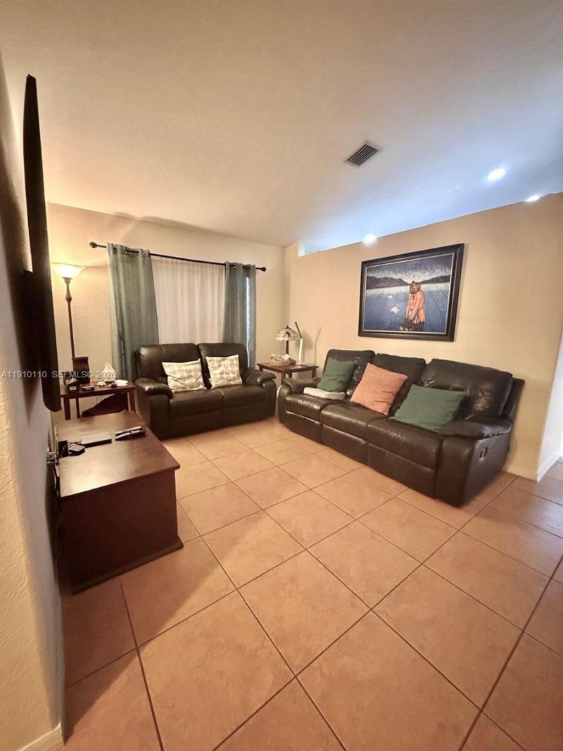 2065 SE 14th St, Homestead, FL 33035 Photo