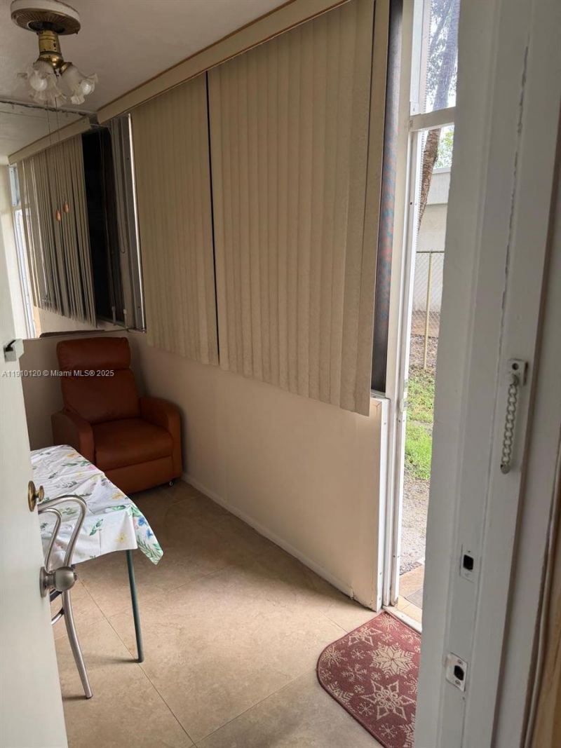 410 SE 2nd St, Unit 105, Hallandale Beach, FL 33009 Photo