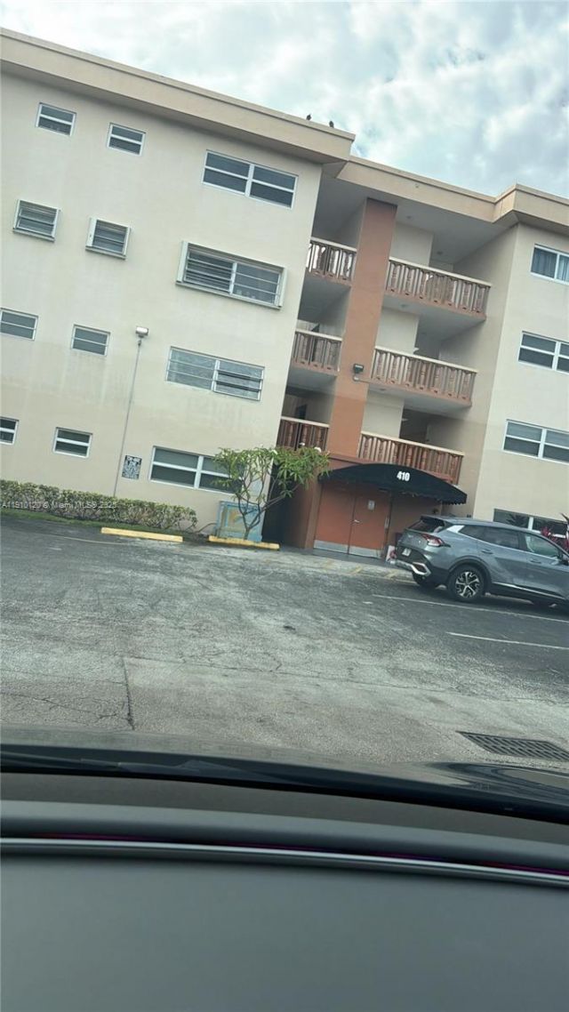 410 SE 2nd St, Unit 105, Hallandale Beach, FL 33009 Photo