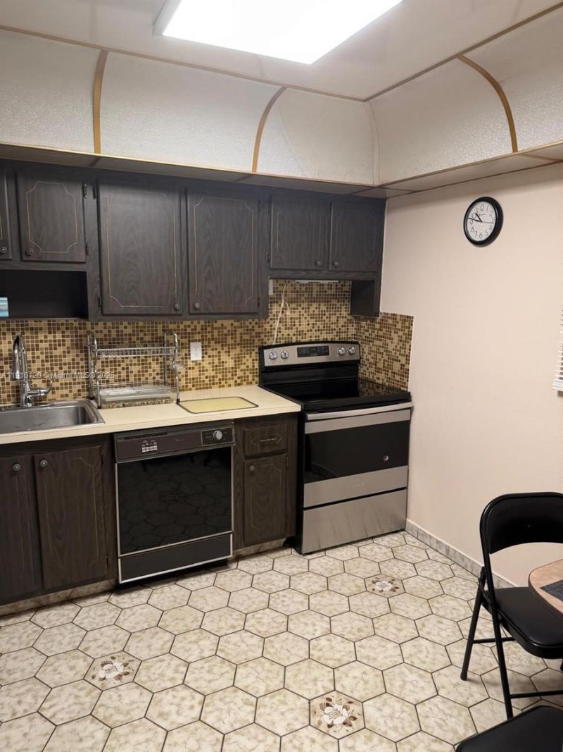 410 SE 2nd St, Unit 105, Hallandale Beach, FL 33009 Photo