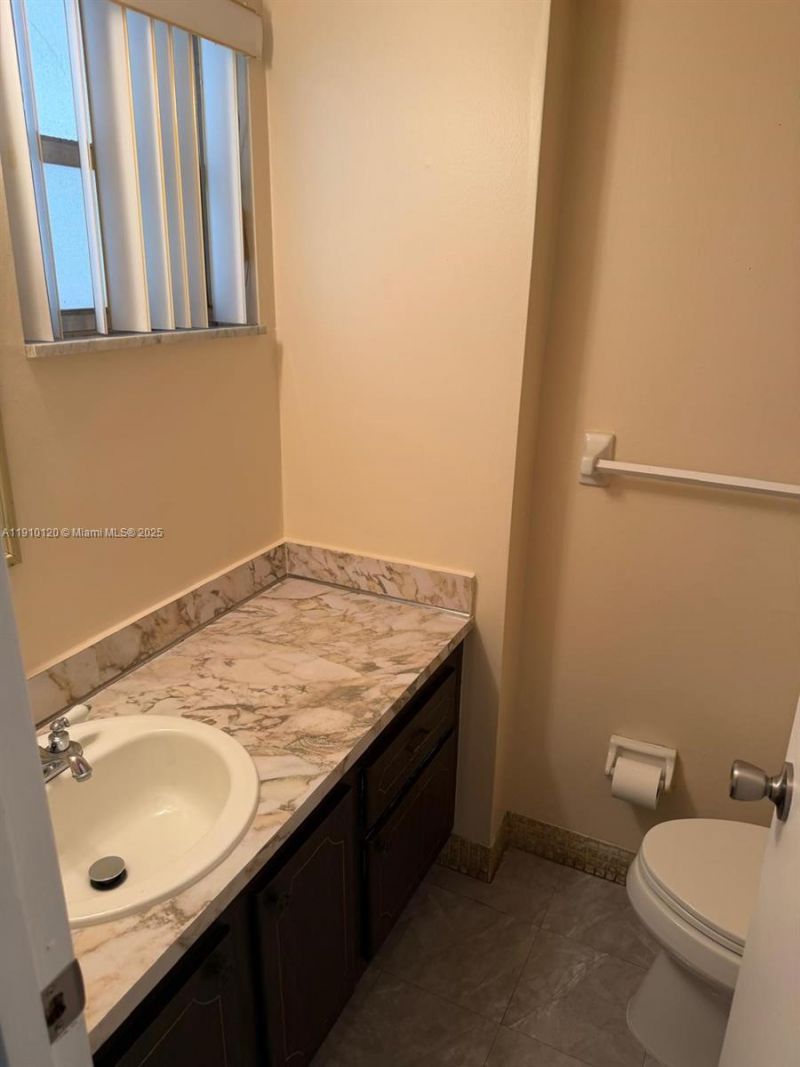 410 SE 2nd St, Unit 105, Hallandale Beach, FL 33009 Photo