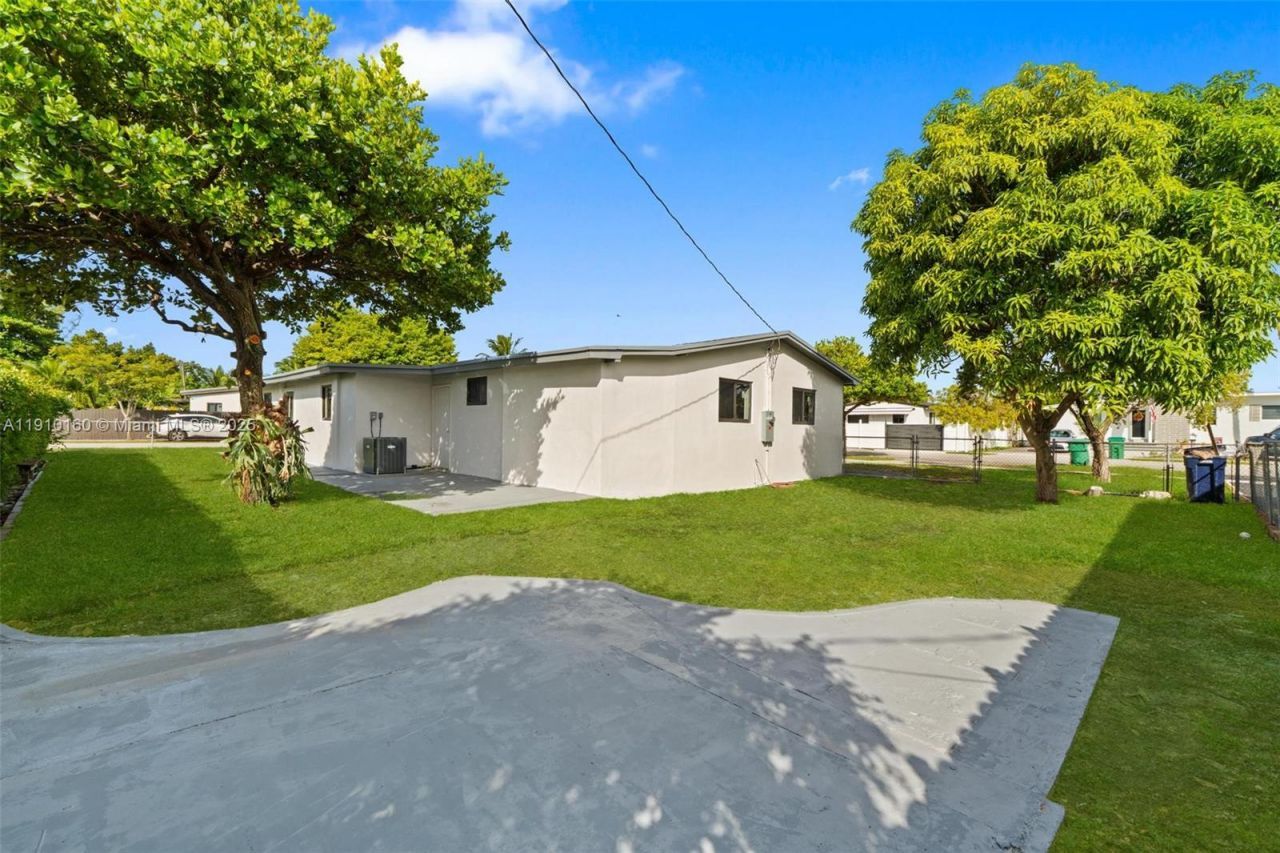 8370 SW 46th St, Miami, FL 33155 Photo