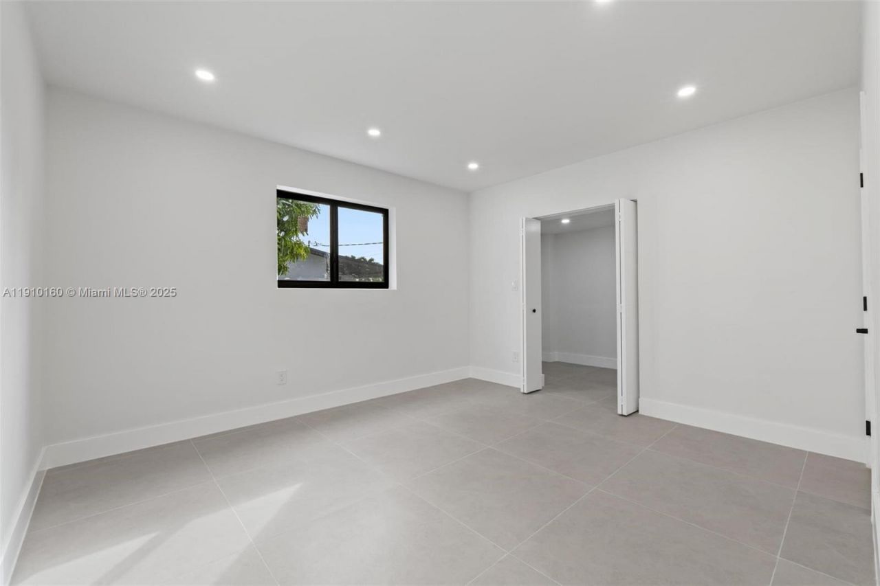 8370 SW 46th St, Miami, FL 33155 Photo