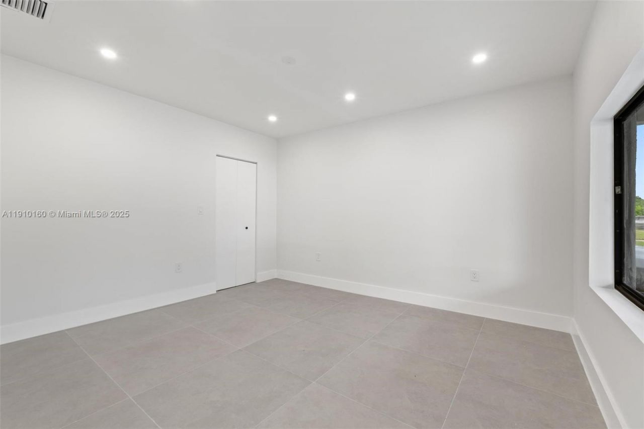 8370 SW 46th St, Miami, FL 33155 Photo