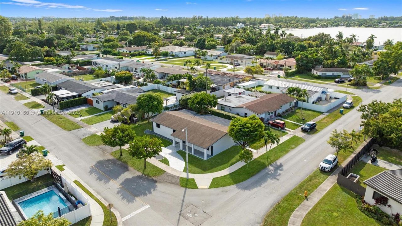 8370 SW 46th St, Miami, FL 33155 Photo