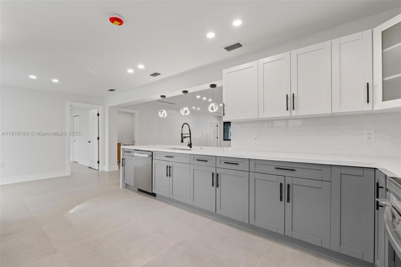 8370 SW 46th St, Miami, FL 33155 Photo