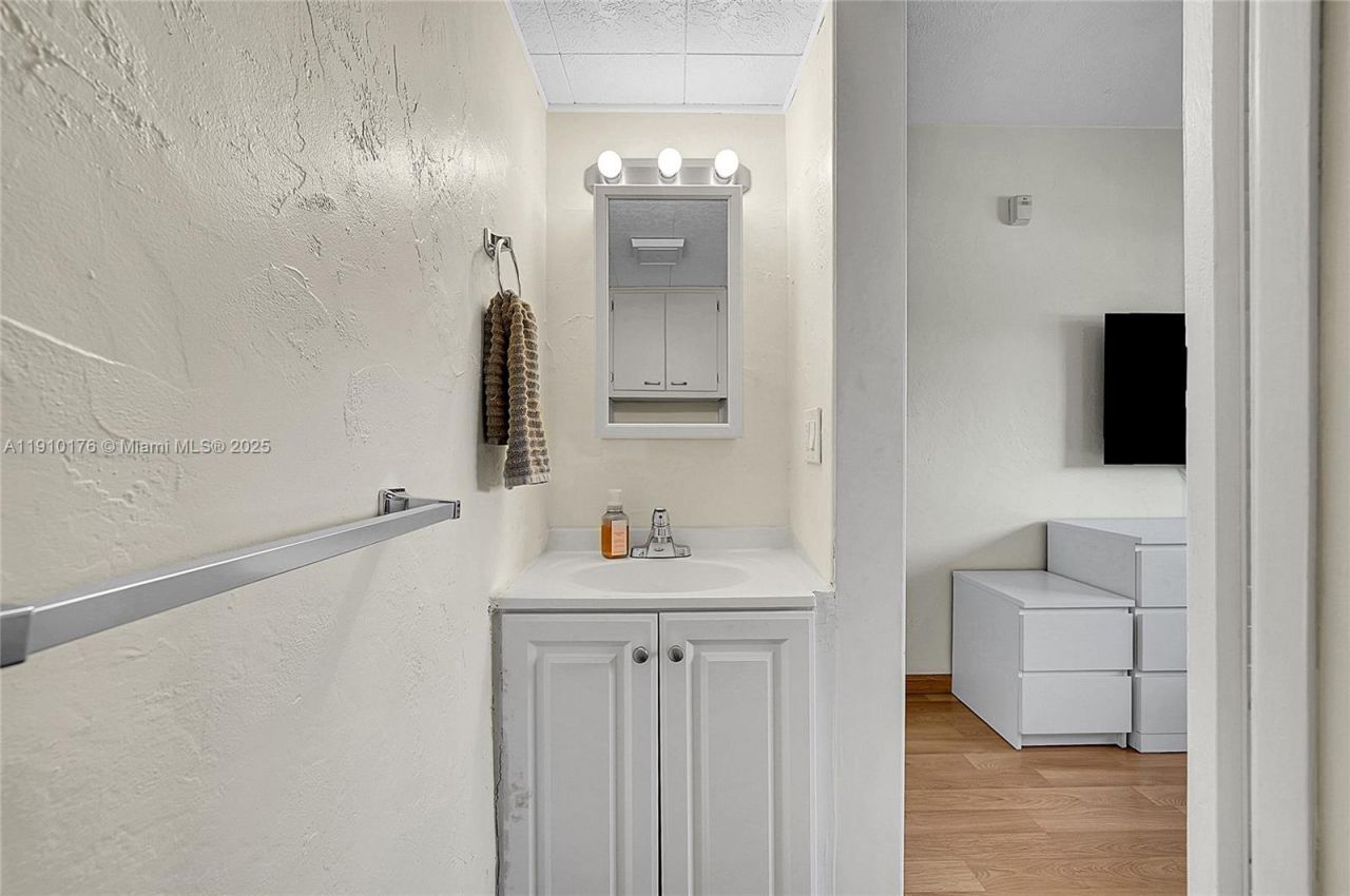 801 Atlantic Shores Blvd, Unit 203, Hallandale Beach, FL 33009 Photo