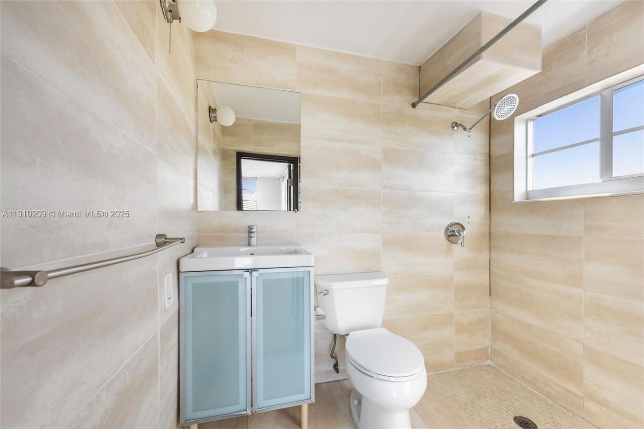 947 Lenox Ave, Unit 501, Miami Beach, FL 33139 Photo