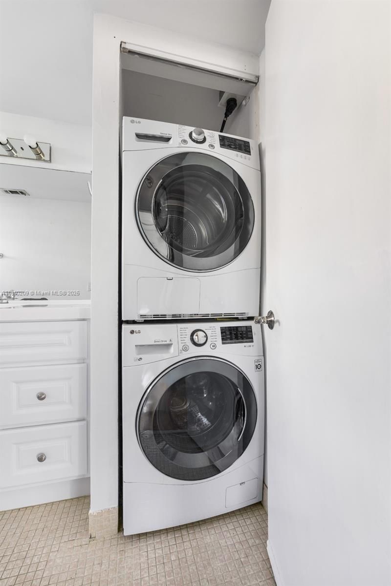 947 Lenox Ave, Unit 501, Miami Beach, FL 33139 Photo