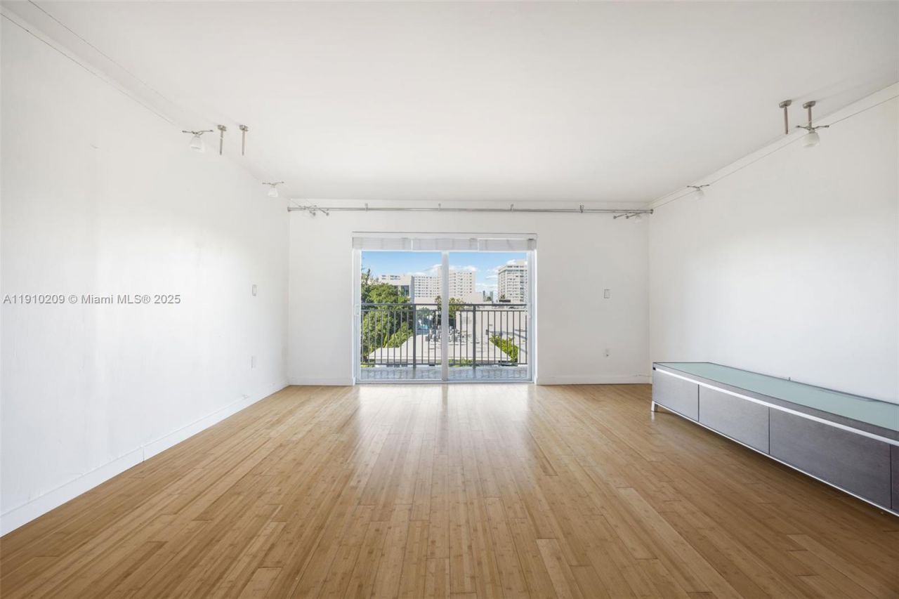 947 Lenox Ave, Unit 501, Miami Beach, FL 33139 Photo