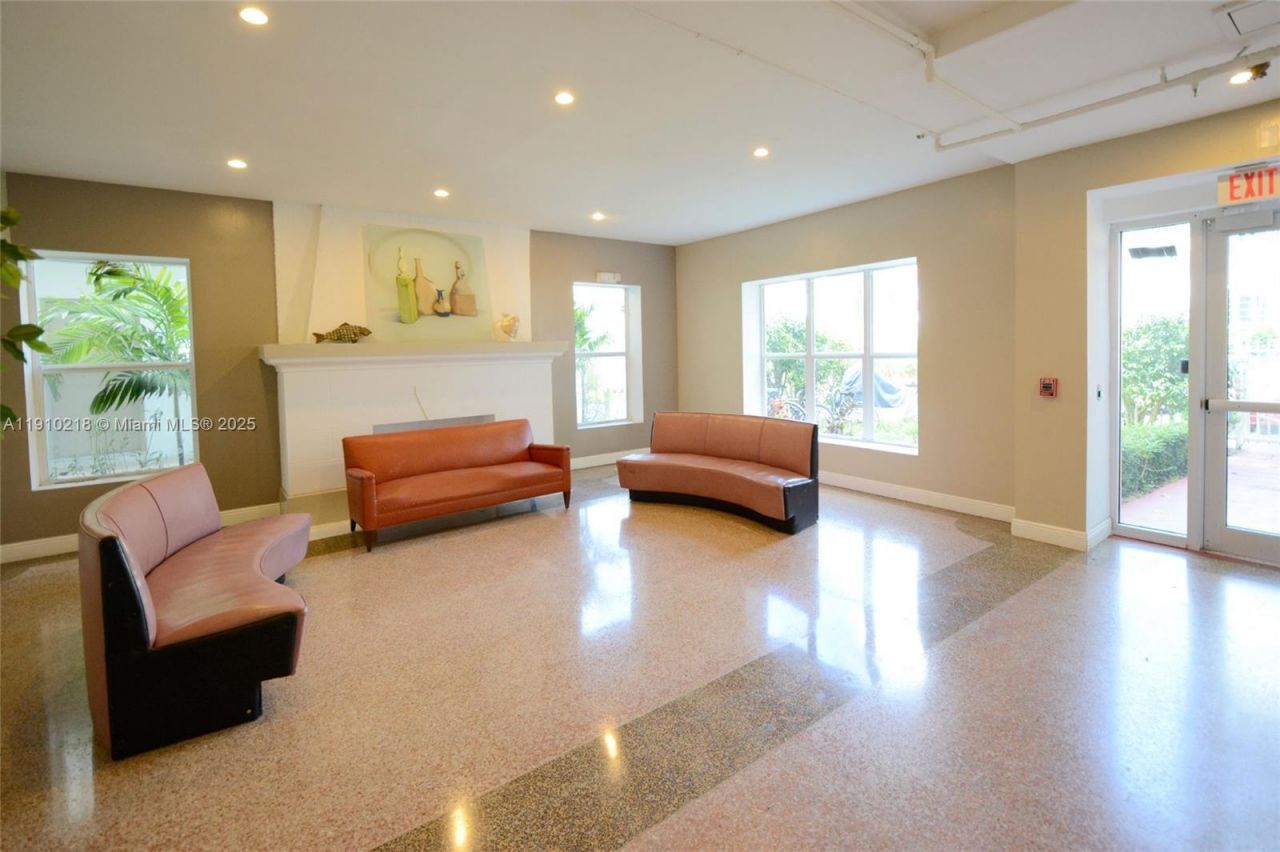 1342 Drexel Ave, Unit 105, Miami Beach, FL 33139 Photo