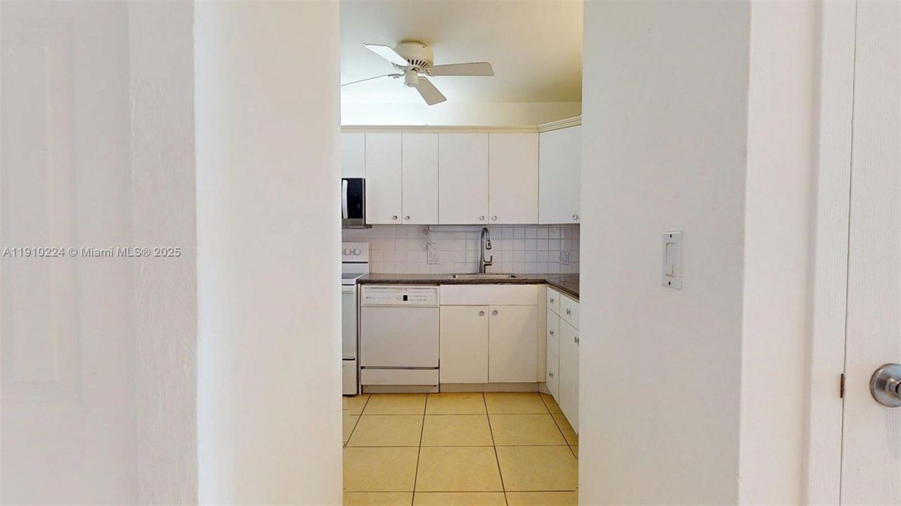 3675 N Country Club Dr, Unit 1610, Aventura, FL 33180 Photo