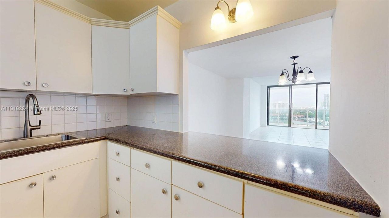 3675 N Country Club Dr, Unit 1610, Aventura, FL 33180 Photo