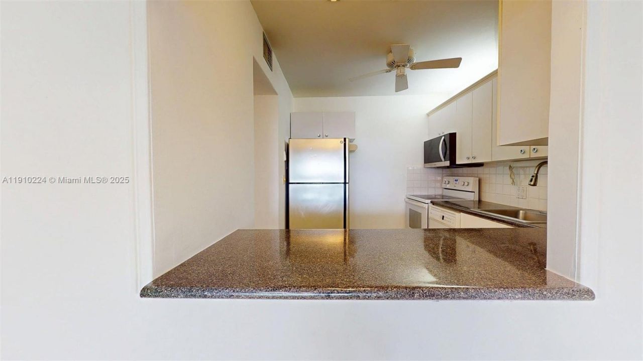 3675 N Country Club Dr, Unit 1610, Aventura, FL 33180 Photo