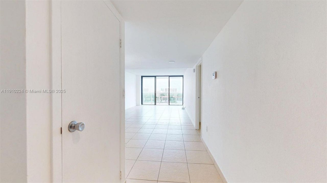 3675 N Country Club Dr, Unit 1610, Aventura, FL 33180 Photo