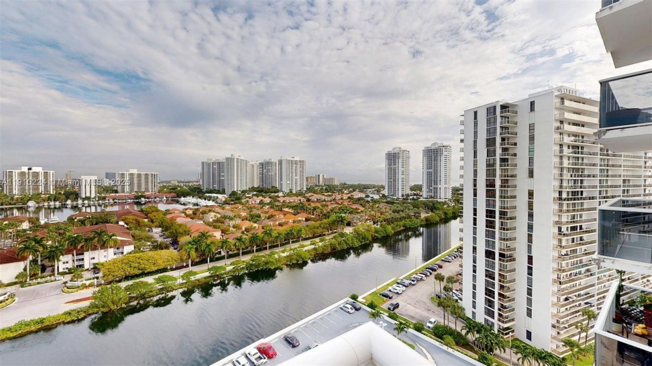 3675 N Country Club Dr, Unit 1610, Aventura, FL 33180 Photo