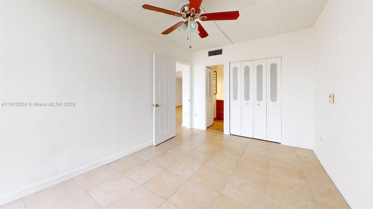 3675 N Country Club Dr, Unit 1610, Aventura, FL 33180 Photo