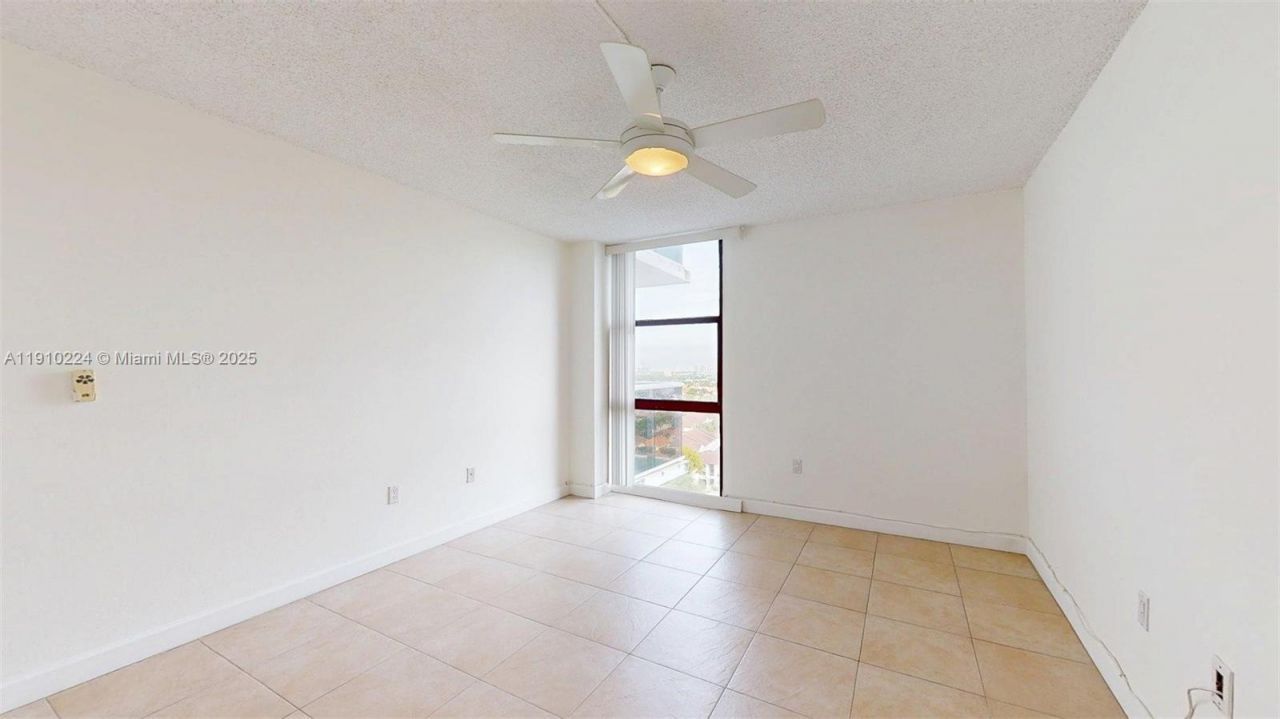 3675 N Country Club Dr, Unit 1610, Aventura, FL 33180 Photo