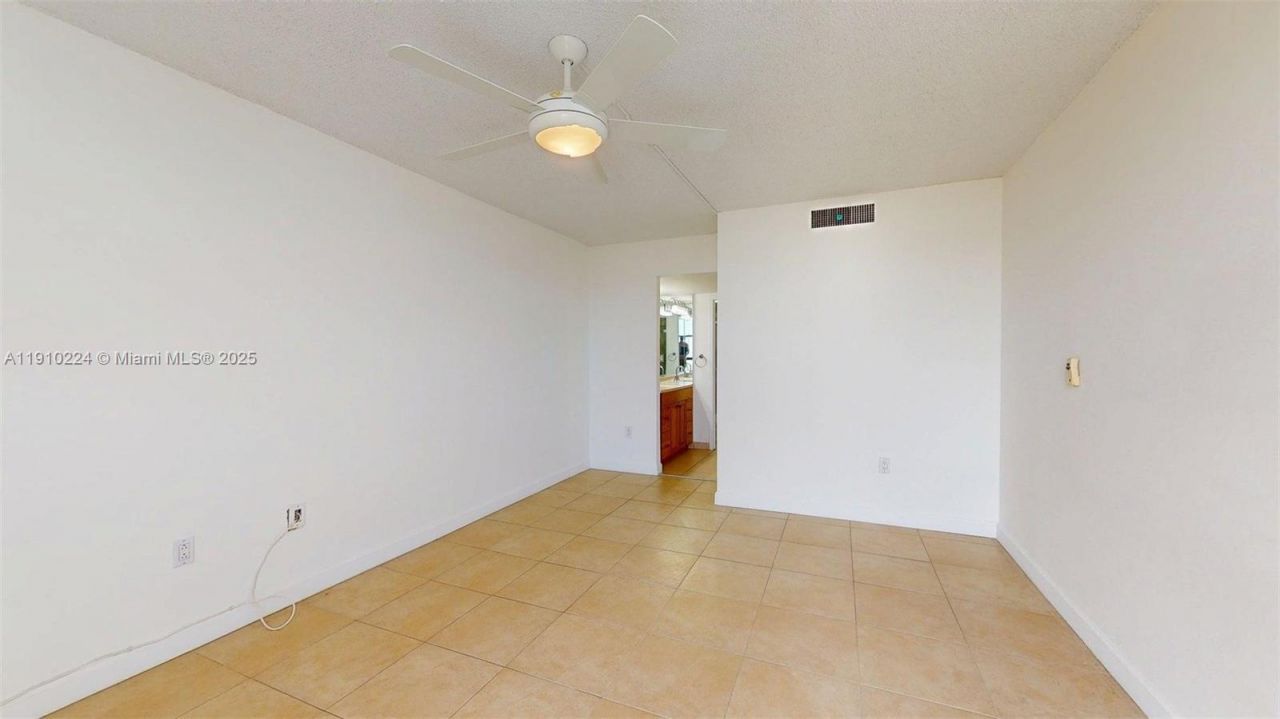 3675 N Country Club Dr, Unit 1610, Aventura, FL 33180 Photo