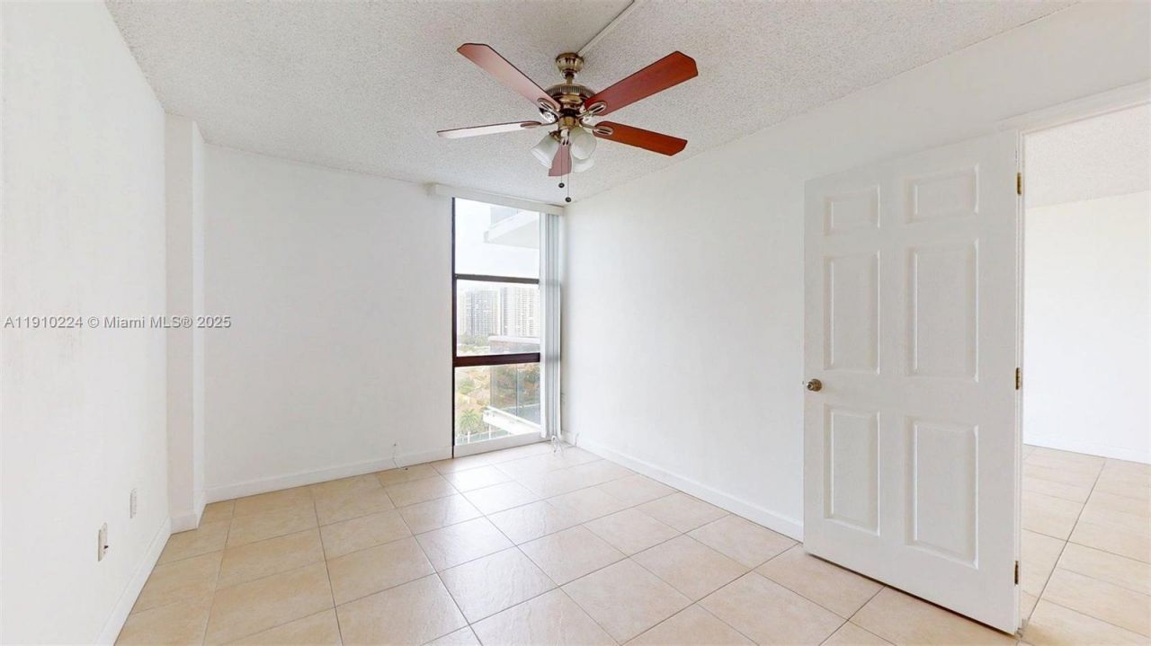 3675 N Country Club Dr, Unit 1610, Aventura, FL 33180 Photo