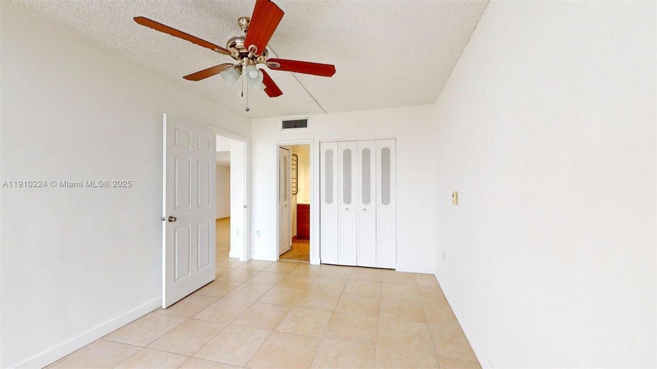 3675 N Country Club Dr, Unit 1610, Aventura, FL 33180 Photo