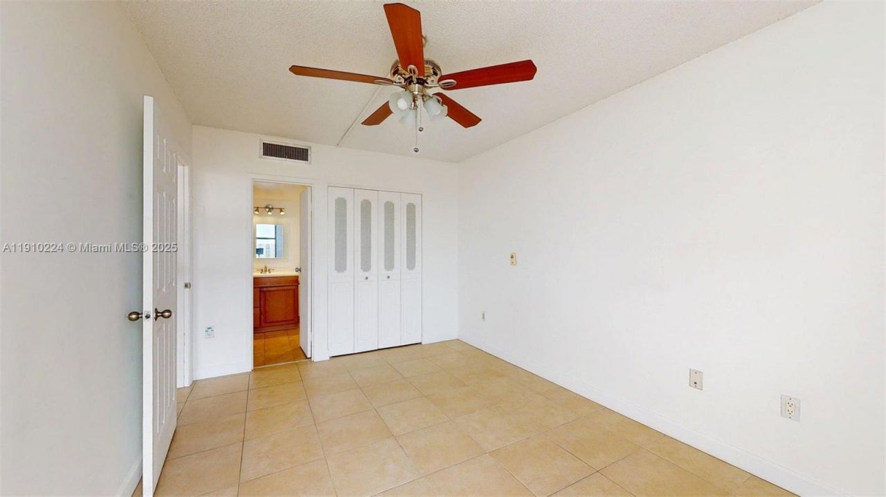 3675 N Country Club Dr, Unit 1610, Aventura, FL 33180 Photo