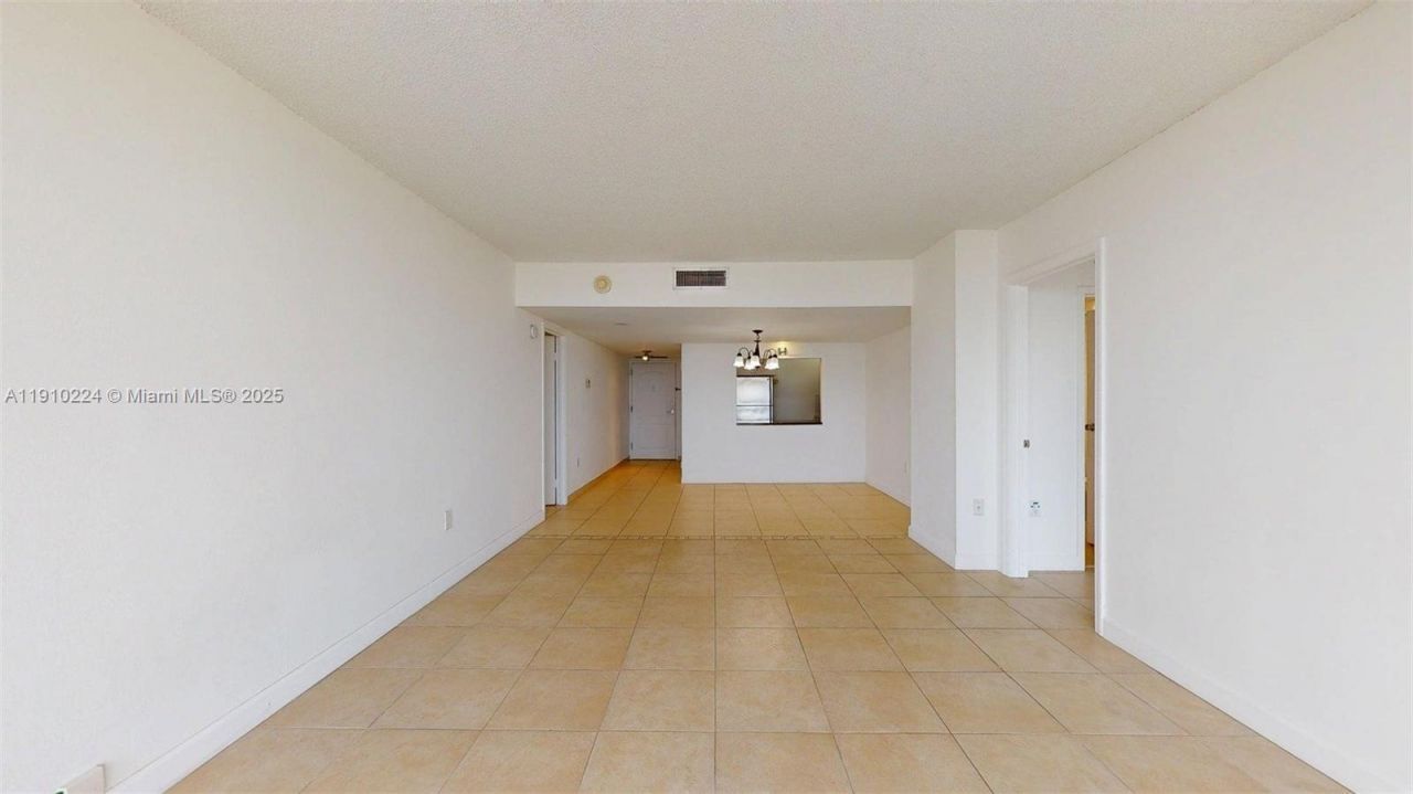 3675 N Country Club Dr, Unit 1610, Aventura, FL 33180 Photo